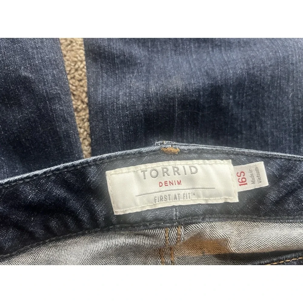 TORRID DENIM STRETCH JEANS WOMEN'S SIZE 16S DARK BLUE‎ ~ EUC